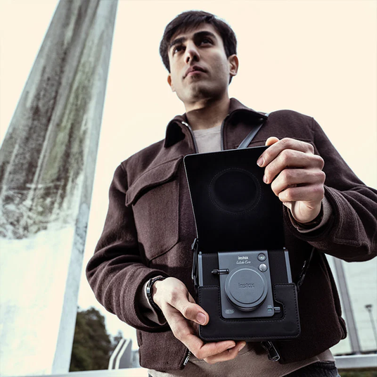 Фотоапарат Fujifilm Instax Wide EVO Black - купити камеру Інстакс