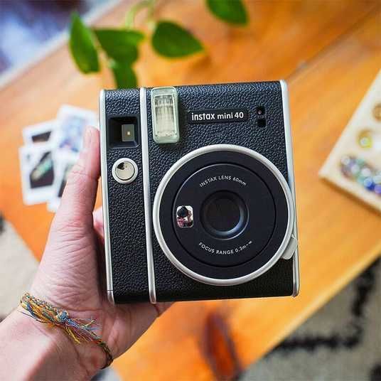 Фотоапарат Fujifilm Instax Mini 40 Black + фотопапір на 20 аркушів